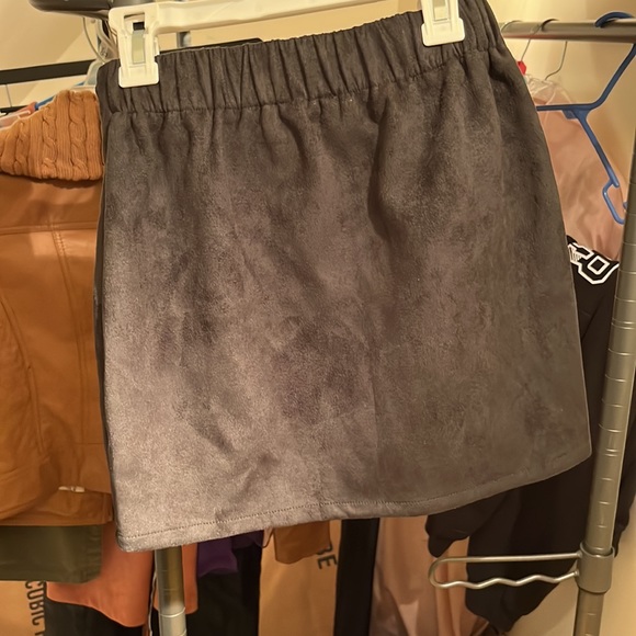 Forest green soft material cross pattern mini skirt. - Picture 2 of 2